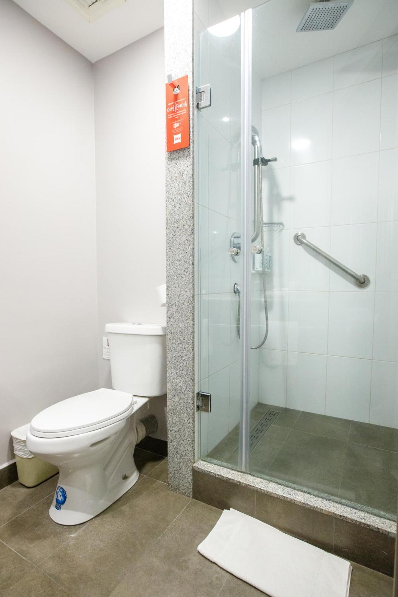 Готель Ibis Кіто Екстер'єр фото